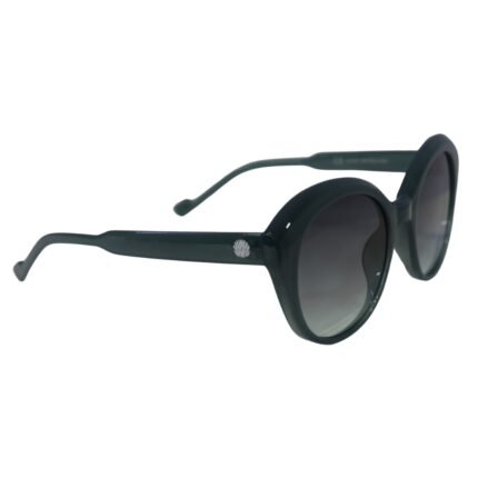 Óculos de sol Blue Puya da Use Let’s Brasil em acetato azul petróleo com lentes em degradê cinza, fundo branco, visão lateral destacando o logo da marca na haste