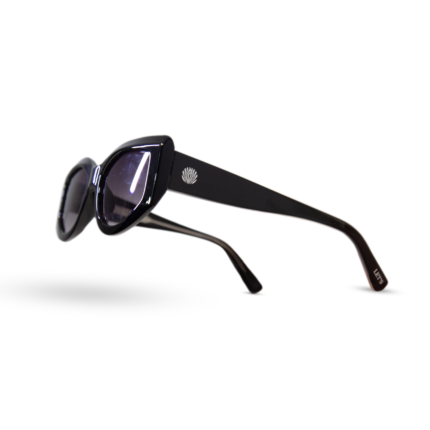 Óculos de sol Black Bat Flower da Use Let’s com armação preta em acetato e lentes escuras, exibido em fundo branco com leve sombra